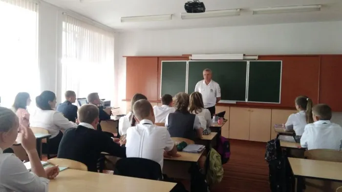 beseda_s_inspektorom_gibdd_zharkovym_v.v..jpg